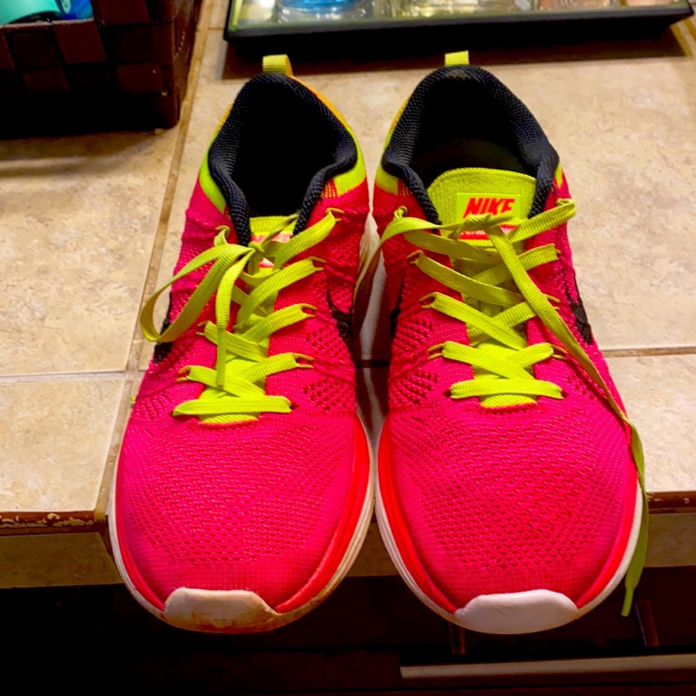 Nike womens running shoe